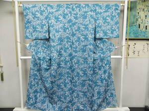 きもの今昔３９５１　合繊のきもの　袷広衿手縫仕立て　ブルー地色草花小柄