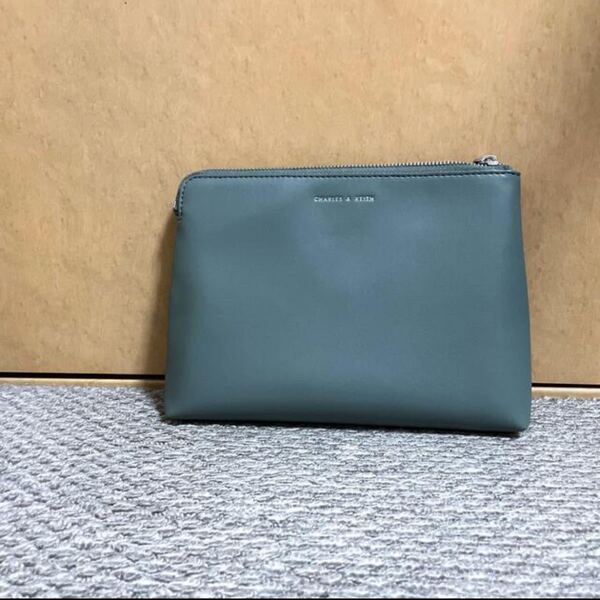 【新品未使用】チャールズアンドキース ポーチ ショルダー紐