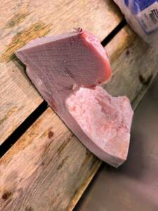 Вы можете попробовать редкий лучший тунец каматро! Лучший изысканный крупный кама -тунец кама около 500 г