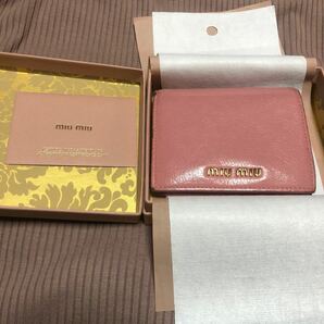 miumiu 二つ折り財布