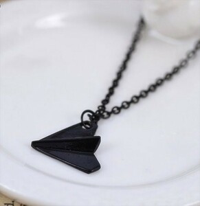 ★ メンズ 紙飛行機 タイプ ネックレス ★ One Direction ワンダイレクション Harry モチーフ ネックレス コスプレ 黒 a5