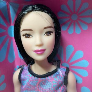 Barbie バービー　お友達　人形　アジア系　新品未使用品