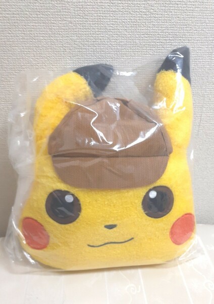 ポケモン、ピカチュウ　クッション ぬいぐるみ