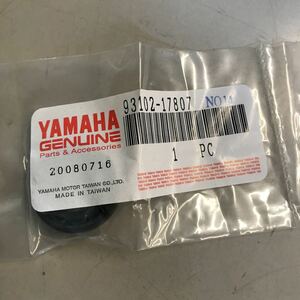 M4198 YAMAHA エンジンカバーオイルシール　新品　品番93102-17807 ジョグ　☆