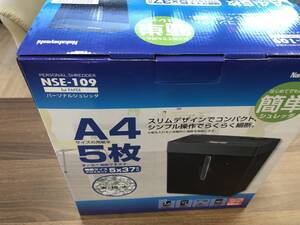 Nakabayashi パーソナルシュレッダー NSE-109 黒色 A4対応 クロスカット仕様 ホッチキスの針もそのまま裁断可能 OA機器