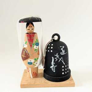 【民芸品】昭和レトロ 　こけし 　女性の姿と大きな鐘の置物　ヴィンテージ　コレクション　　木工　Bランク