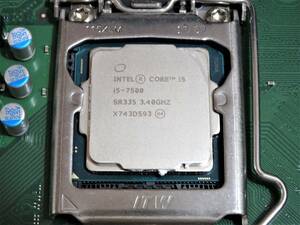 11 Intel CPU Corei5-7500 3.40GHZ LGA1151　正常動作品