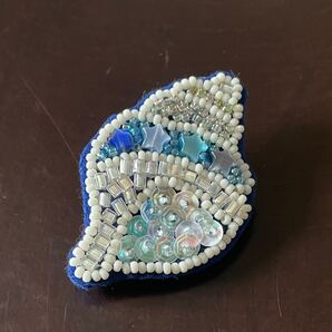 ビーズ刺繍 ブローチ 巻貝