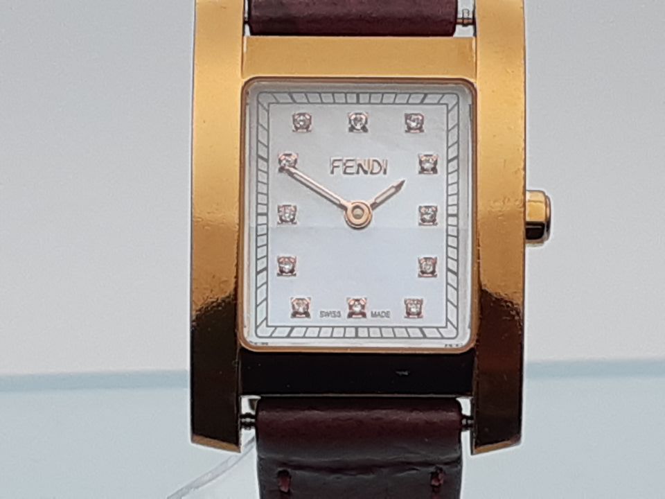 FENDI レディース腕時計 7000L レトロフィルムカメラおまけ付き
