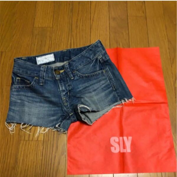 SLY JEANS ローライズショートパンツ