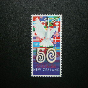 ニュージーランド発行 平和の鳩や加盟国の国旗など国際連合５０周年記念切手 １種完 ＮＨ 未使用の画像3