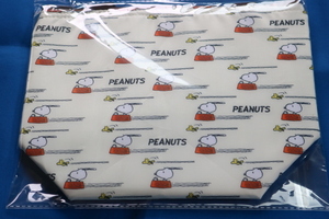 PEANUTS　スヌーピー　クーラーバッグ　クリーム色　非売品　ノベルティ　新品 未使用　