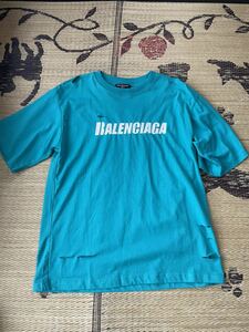 バレンシアガ　デストロイtシャツ