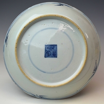 【趣楽】 中国古玩　明時代末期頃　古染付文人図飾り皿　直径１９，８ｃｍ　Ｄ１７２１_画像6
