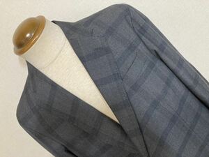 新品　ドルモア(英伊)　春夏向けグレーのチェックジャケット　５４サイズ　イタリア製　定価１０．８万円