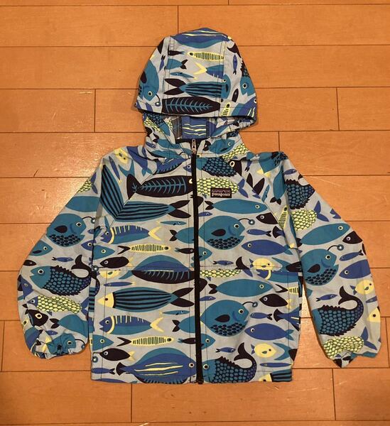 patagonia パタゴニア　 ナイロンフードジャケット　パーカー 魚柄　水色　3T 着丈38.身幅33.裄丈50