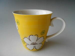 茶器！ ☆黄釉白花・マグカップ☆ 新品 コーヒー 紅茶 ミルク ラテ エスプレッソ ギフト