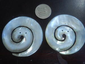< silver. axe > large natural . skill button 2 piece together * turning round and round * diameter 52mm* free shipping * beautiful . button 