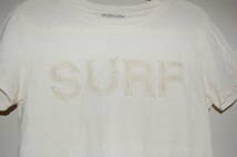 【汚れあり】SURF Tシャツ REMI RELIEF 立体 刺繍 オフホワイト S 日本製 加工 メイドインジャパン レミレリーフ 細身 ロゴ サーフ_画像2