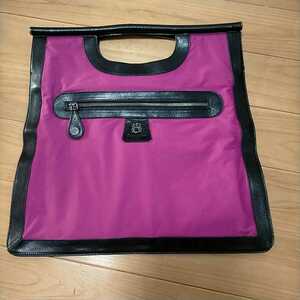 アクアスキュータム ハンドバッグ デザインバッグ 英国老舗 ブラック×レッドパープル系 超美品 送料無料