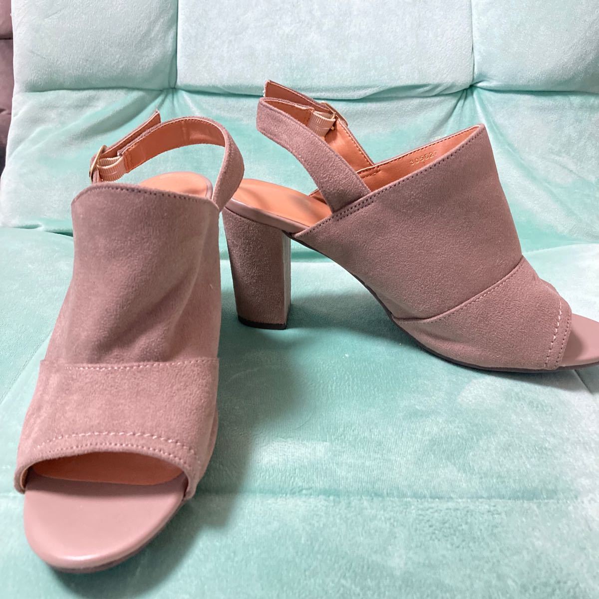 84%以上節約 VALENTINO ベージュレザー VLOGO サンダル asakusa.sub.jp