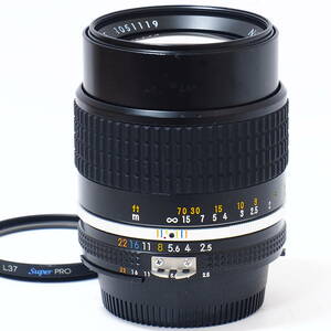 Ai-S NIKKOR 105mm F2.5 for Nikon F Mount Full Frame FX Format ニコン伝統の105 2.5 フード内蔵 ボケキレイ ピント鮮明機動力ある中望遠