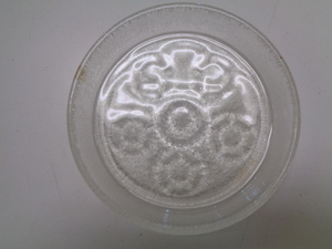 d208-60 昭和レトロ プレスガラス プレート 花削柄 直径15センチ×高さ2.5センチ ガラス皿