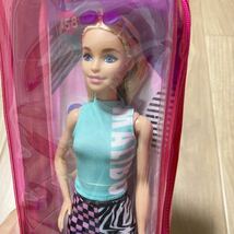 即決 新品 バービー 人形 2個セット ファッショニスタ ブラックTシャツ&パンツルック GRB50 GRB47 Barbie 専用収納ケース付 着せ替えドール_画像2