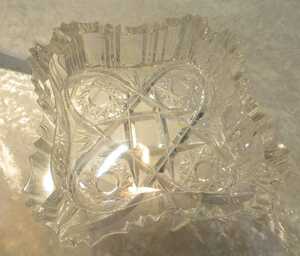 【雑貨】重厚なガラスの灰皿 昭和レトロ カットガラス ディスプレイ用品 インテリア用品 骨董品 アンティーク
