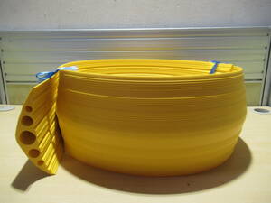 NT012526　未使用　未来工業　ワゴンモール()ソフトタイプ)　黄色　OPS20-Y　長さ2.5m