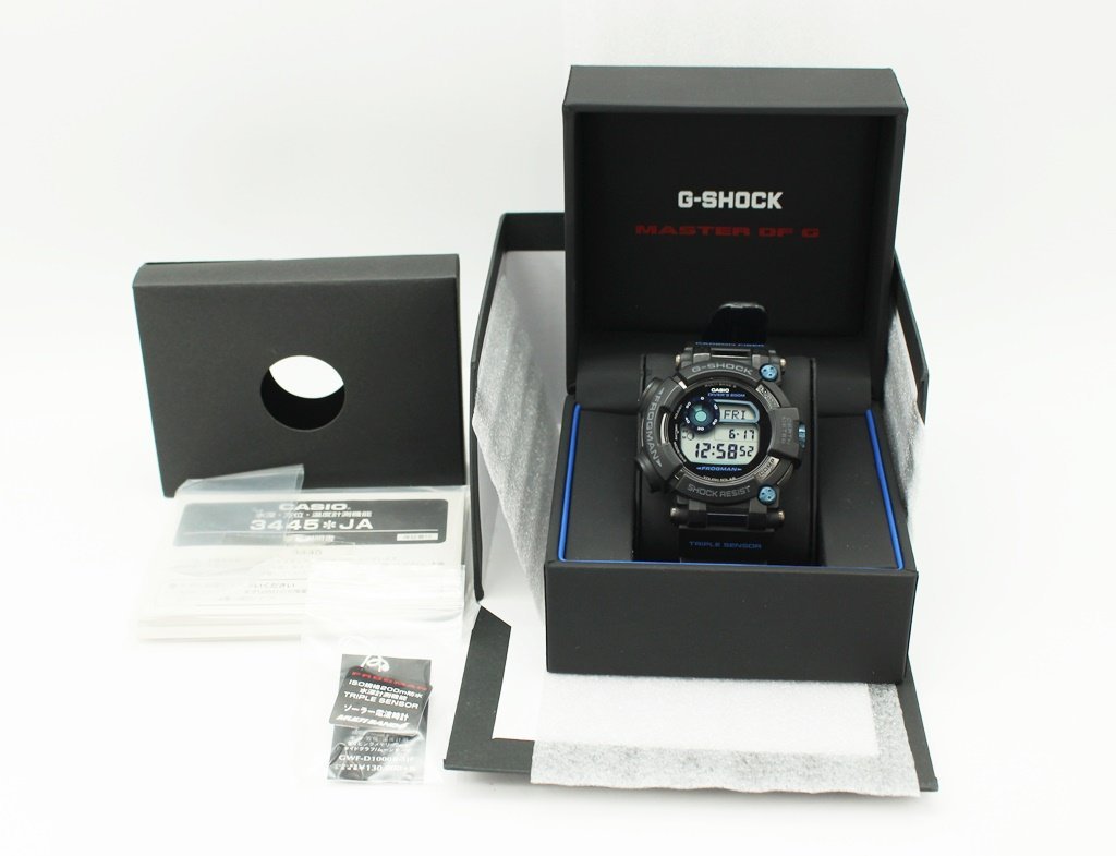 送料無料（沖縄は1000円) Exhibition G-SHOCK B'z DW-6900 レッド 腕時計(デジタル)