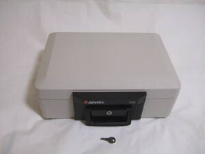 美品 手提げ 耐火金庫 SENTRY セントリー 1160 アメリカ Underwriters Laboratories Inc.社製 アメリカUL規格合格製品
