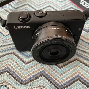 canon eos M200 一式　レンズ2個セット　キヤノン Canon HG-100TBR トライポッドグリップ付