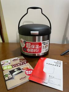 未使用 アイリスオ-ヤマ 保温調理鍋 RWPーF30 外観、2箇所凹みあり。