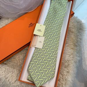 ☆超美品☆HERMES エルメス ネクタイ ピスタチオグリーン 総柄