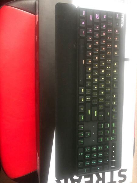 FNATIC STREAK RGB キーボード 詳細必読