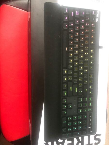 FNATIC STREAK RGB キーボード　詳細必読