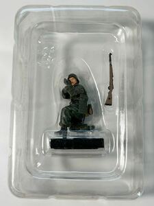 1/35 童友社 コンバットフィギュア 第2弾 ドイツ 防寒服兵士 ライフル片膝 017 ミリタリー 歩兵