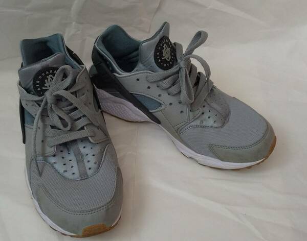 NIKE AIR HUARACHE／ナイキ エア ハラチ／318429-022／SHARK/ANTHRACITE-HASTA-WHITE／2015年製／26.0ｃｍ／匿名配送料無料