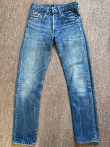 リーバイスLevi's505-0217 オリジナルUSA製スモールe 紙パッチW28L32表記 色落ち約50% 内股シングル 股部分と膝に汚れあり 枯渇で注目度UP!