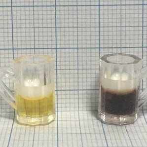 y240-1◆ドイツビール◆ドールハウス 用 ミニチュア ビール ジョッキ 黄黒 セット お酒 アルコール バー カフェ グラス Doll House Blytheの画像4