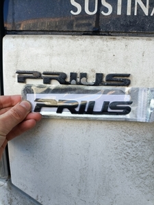 【送料込】PRIUS(プリウス) 3Dエンブレム マットブラック 縦2.1cm×横16.0cm 金属製 TOYOTA トヨタ