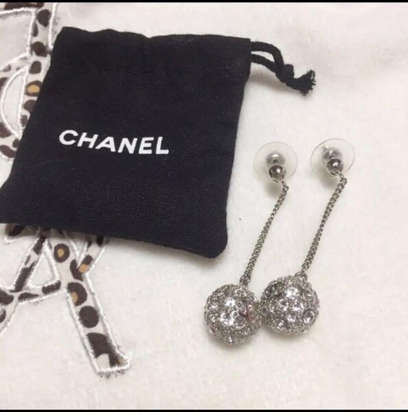 CHANEL ミラーボールピアス
