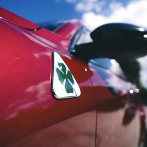 車 アルミステッカー ２個セット 四つ葉のクローバー グリーン Alfa Romeo アルファロメオ DIY ドレスアップ ★新品送料無料★