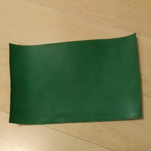 ★端革 ハギレ革 牛革 オイルレザー 深緑 レザークラフト