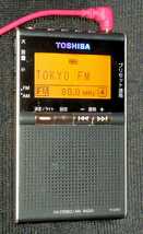 TY-SPR5 TOSHIBA 美品 受信確認済 完動品 在庫限り AM FM ワイドFM ラジオ 通勤 防災 野球 名刺サイズ 170804475 TY-SPR8 姉妹品_画像2