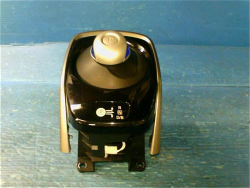 日産 純正 ノート 《 SNE12 》 シフトレバー P10200-21011658