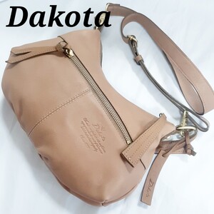 お値下げ ダコタ レザー ショルダーバッグ ロゴ ベージュ チャーム付き ミニバッグ dakota
