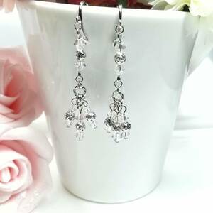 Art hand Auction Handmade earrings with Swarovski Moonlight crystal ★ Swarovski/elegant/silver/crystal/moonlight/gorgeous, Women's Accessories, Earrings, beads, Glass