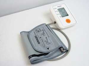 716k 中古 オムロン 自動電子血圧計 HEM-7114 上腕式血圧計 ヘルスケア 健康管理 高血圧 高齢者 看護 介護 OMRON 可動品 実動品